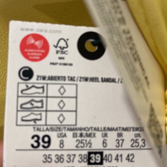 Zara bloggers fave yellow pleated square toe sandal - Picture 10 of 11